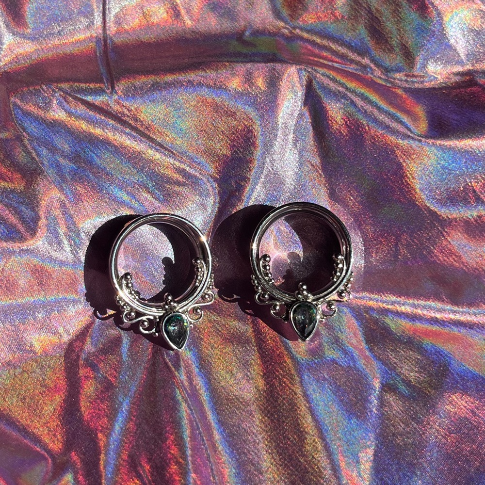 3/4 inch, gauge Steel opulent gem eyelets